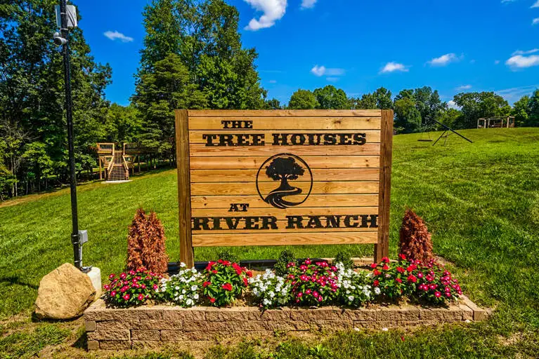Tree Houses Hocking Hills 15