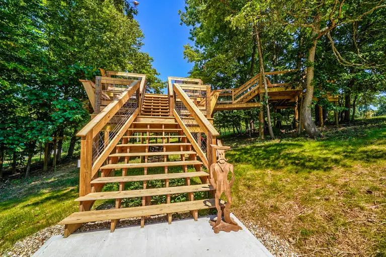 Tree Houses Hocking Hills 17