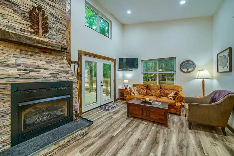 Tree Houses Hocking Hills 2