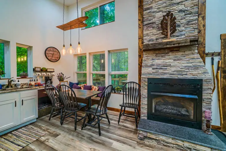 Tree Houses Hocking Hills 4