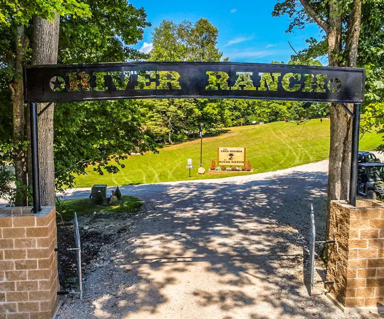 Tree Houses Hocking Hills 5